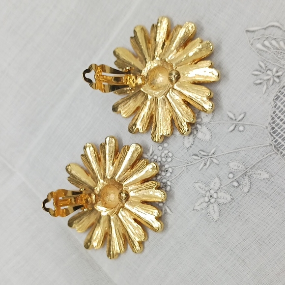 Gold-Tone Enamel & Rhinestone Clipback Flower or Daisy Earrings (NWOT) - Picture 4 of 5